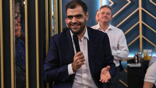 Γκαζάκι έξω από τα γραφεία της «Ομάδας Αλήθειας»: «Οι δράστες θα λογοδοτήσουν», λέει ο Μαρινάκης