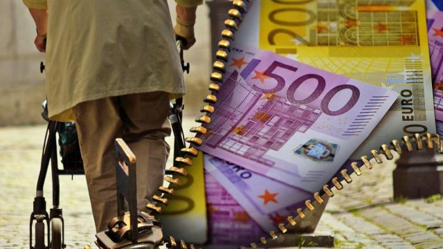 Στήριξη στα… χαρτιά: 500.000 συνταξιούχοι δεν έλαβαν ποτέ τα 250 ευρώ που υποσχέθηκε η κυβέρνηση