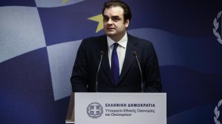 Πιερρακάκης στο Bloomberg: Στόχος το χρέος να υποχωρήσει κάτω από το 120% έως το 2030 – 10 χρόνια πριν το χρονοδιάγραμμα