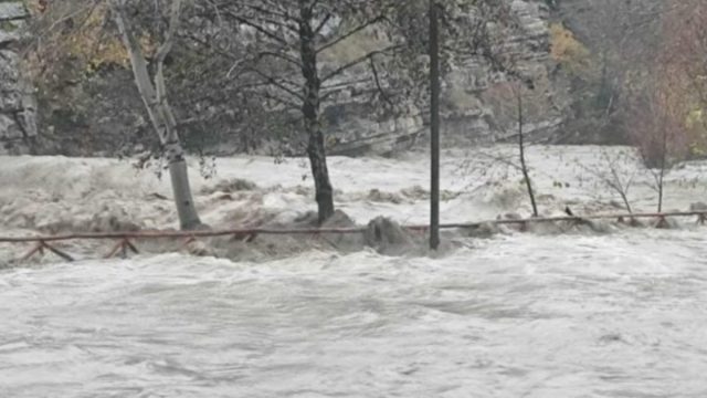 Επί ποδός οι Αρχές για την κακοκαιρία – Πέντε κτηνοτρόφοι αποκλεισμένοι στο χωριό Γράμμος