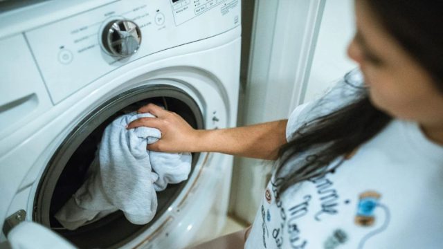 Πλένεις ρούχα στους 40°C; Γιατί ίσως κάνεις ένα λάθος που… κοστίζει