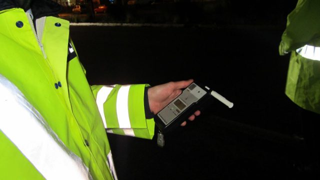 Συνέλαβαν γνωστή δημοσιογράφο σε έλεγχο αλκοτέστ στην Αττική Οδό – «Θα σας τελειώσω» έλεγε στους αστυνομικούς