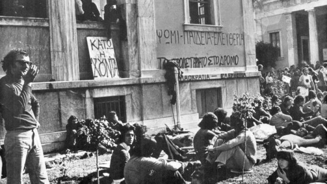 Σαν σήμερα, 17 Νοεμβρίου 1973: Η εξέγερση του Πολυτεχνείου – Η σπίθα που «άναψε» το τέλος της δικτατορίας