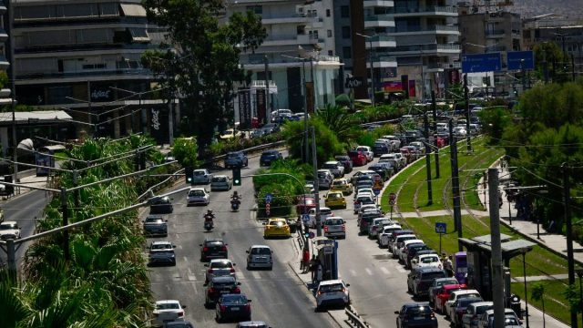 Τροχαίο στη Λεωφόρο Ποσειδώνος: Καραμπόλα τεσσάρων οχημάτων  με ένα τραυματία