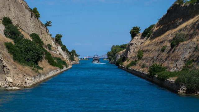 Θρίλερ στη Διώρυγα Κορίνθου: Εντοπίστηκε σορός άνδρα 60-65 ετών