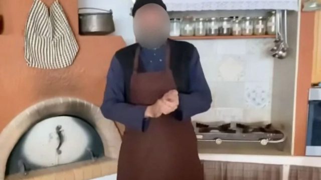 «Πήγαινε στο στενό και κάνε τη δουλειά σου»: Το αλισβερίσι ναρκωτικών έξω από εκκλησία στις Τρεις Γέφυρες – Αποκαλυπτικός διάλογος