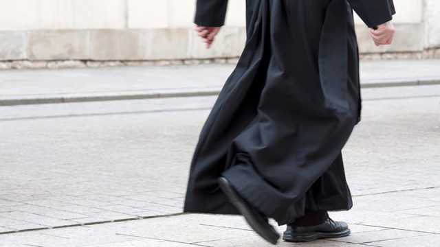 Συνελήφθη ρασοφόρος με 2 κιλά κοκαΐνης στη Ρόδο – Έπεισε ηλικιωμένη να τη μεταφέρει με πλοίο και πήρε αεροπλάνο