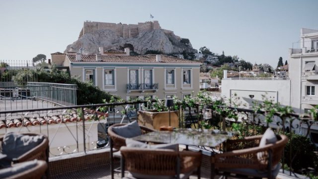 Χρονοκάψουλα γεύσεων: Το εστιατόριο Ροή φέρνει την αριστοκρατία της παλιάς Αθήνας στην καρδιά της Πλάκας