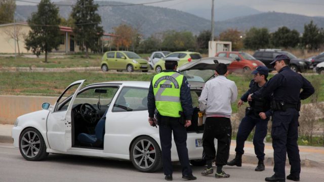 Ξεκινάει η 24ωρη παρουσία αστυνομικών σε καταυλισμούς Ρομά: Σε ποιες περιοχές θα δράσουν – Προσλαμβάνονται 50 διαμεσολαβητές