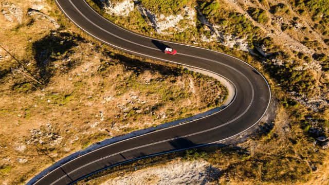 Μήνας αποδράσεων: Η Let’s Drive αλλάζει τα δεδομένα στην ενοικίαση αυτοκινήτου και δίνει λύσεις για άνετο ταξίδι