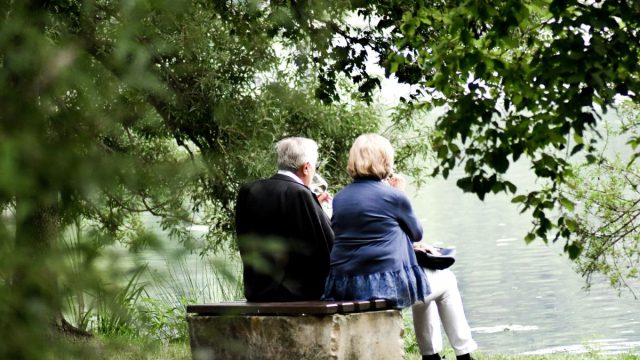 Συντάξεις: Αμετάβλητα τα όρια ηλικίας έως το 2023 – Γιατί «πάγωσε» η απόφαση