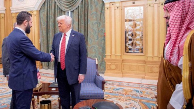 Ένας πρώην τζιχαντιστής στο Λευκό Οίκο: Ο Σύρος Πρόεδρος αλ-Σαράα συναντά τον Τραμπ