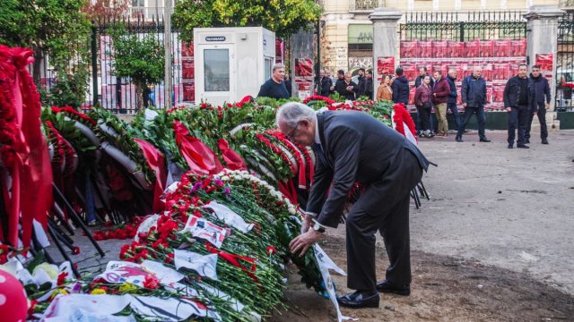 Ο Κωνσταντίνος Τασούλας κατέθεσε στεφάνι για τη μνήμη του Πολυτεχνείου – «Αναμετριόμαστε με το χρέος μας»