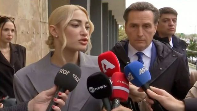 «Δεν έχω ζητήσει ούτε ένα ευρώ»: Οι πρώτες δηλώσεις της Ιωάννας Τούνη έξω από τα δικαστήρια για το revenge porn