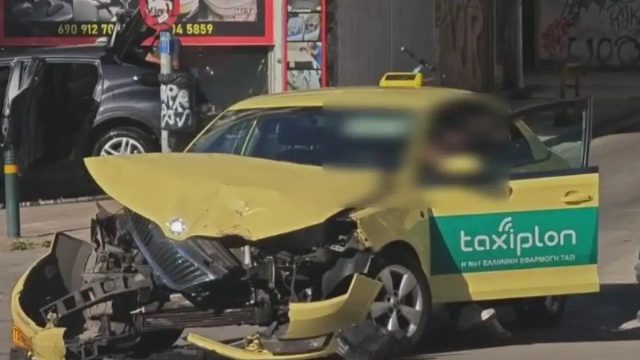 Σοκαριστικό τροχαίο στην Ευελπίδων: Ταξί συγκρούστηκε με βαν