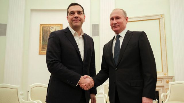 «Αν δώσω λεφτά στην Ελλάδα είναι σαν να τα πετάω σε σκουπιδοτενεκέ»: Ο Πούτιν στον Τσίπρα για την αγορά εντόκων γραμματίων του Δημοσίου