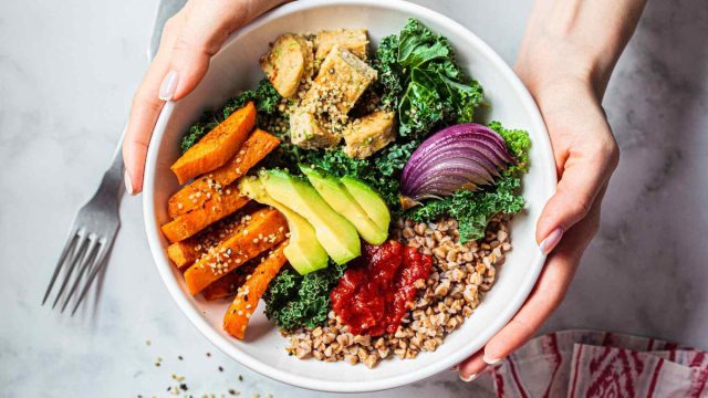 Παγκόσμια Ημέρα Vegan Διατροφής: Τα οφέλη και οι προκλήσεις της χορτοφαγίας