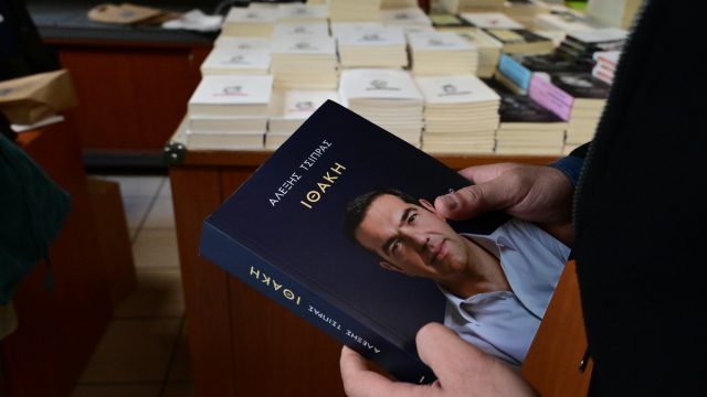 Πολιτικές αντιδράσεις για την «Ιθάκη» του Αλέξη Τσίπρα – Μέχρι και ο Τάιλερ Μακμπέθ τον κατακεραυνώνει