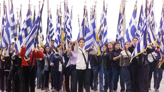 Σαν σήμερα, 22 Δεκεμβρίου 1978: Δια νόμου επιβάλλεται η χρήση μιας και μοναδικής ελληνικής σημαίας, αυτή της θαλάσσης, με 9 ρίγες
