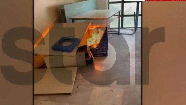 Εικόνες αποκάλυψης σε ΕΠΑΛ της Γλυφάδας: Ομάδες νεαρών βανδαλίζουν το σχολείο – Βάζουν φωτιά σε τουαλέτες, πετάνε θρανία από τις σκάλες