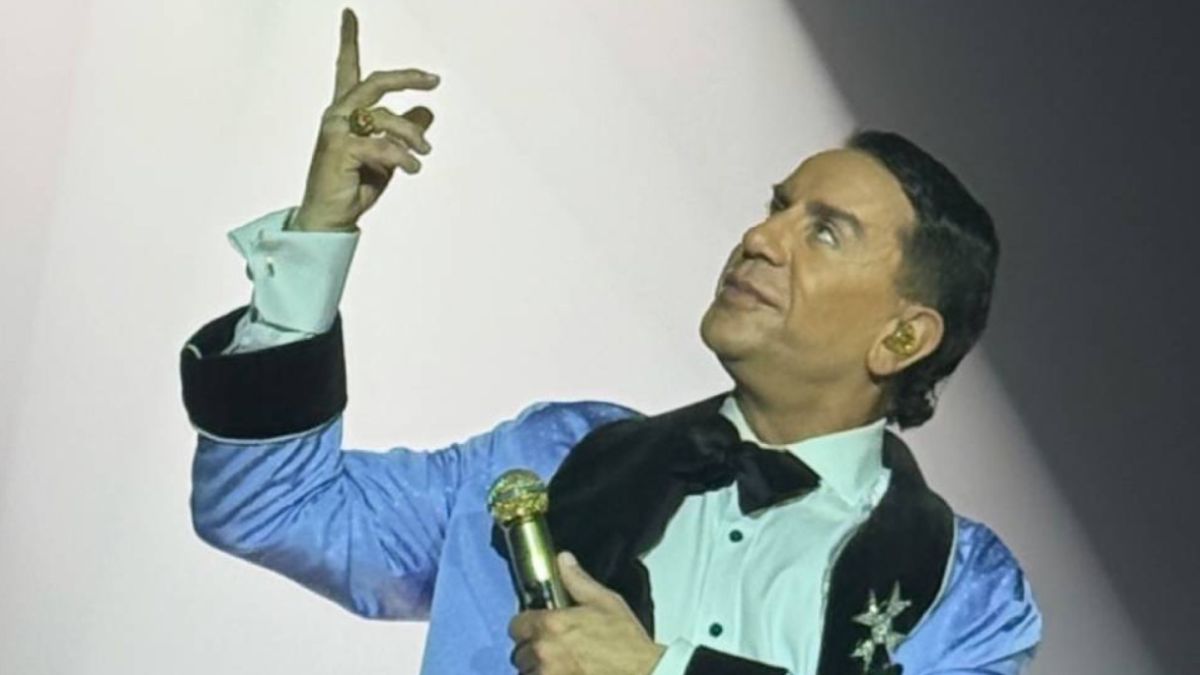 «Είμαι ο Γιώργος Μαζωνάκης… ο αληθινός»: Αποθεώθηκε ο τραγουδιστής στην πρεμιέρα του μετά την καταγγελία εις βάρος του