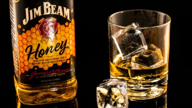 Jim Beam: Τέλος εποχής για το θρυλικό ουίσκι – Βάζει λουκέτο