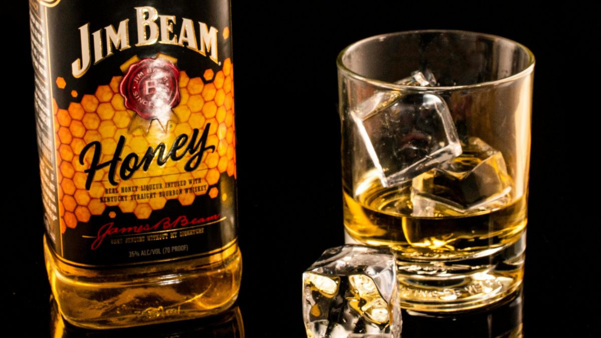 Jim Beam: Τέλος εποχής για το θρυλικό ουίσκι – Βάζει λουκέτο