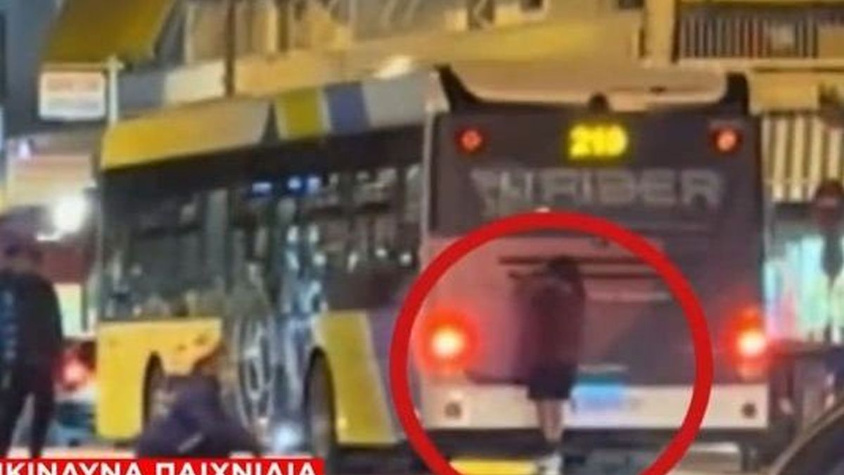 Καλλιθέα: Νεαρός κρεμάστηκε από λεωφορείο σε επικίνδυνο challenge