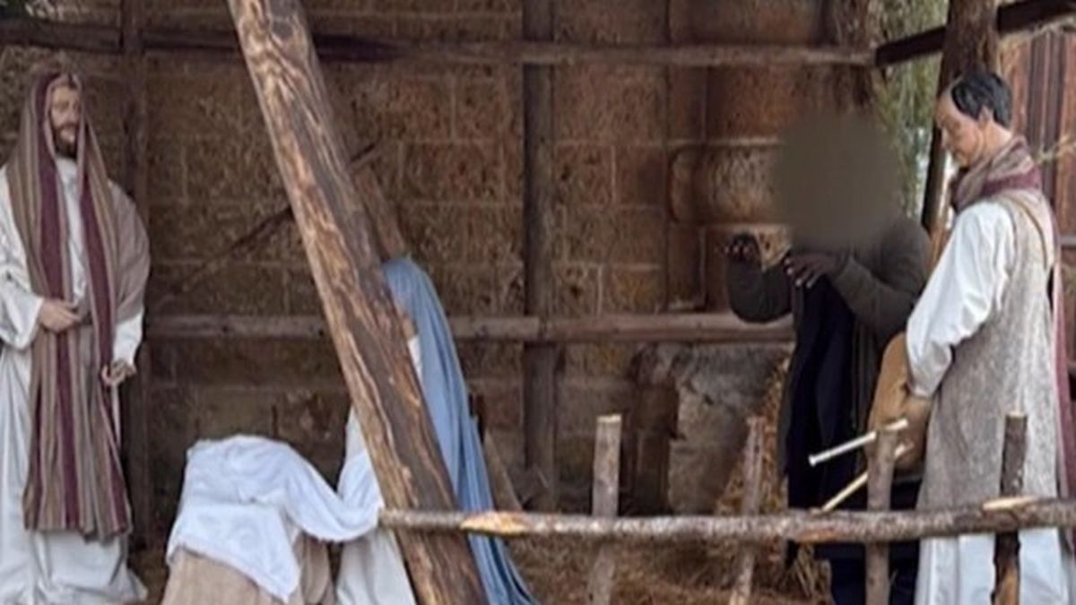 Έπος: 38χρονος έκανε το άγαλμα μέσα σε φάτνη για να γλιτώσει από την αστυνομία