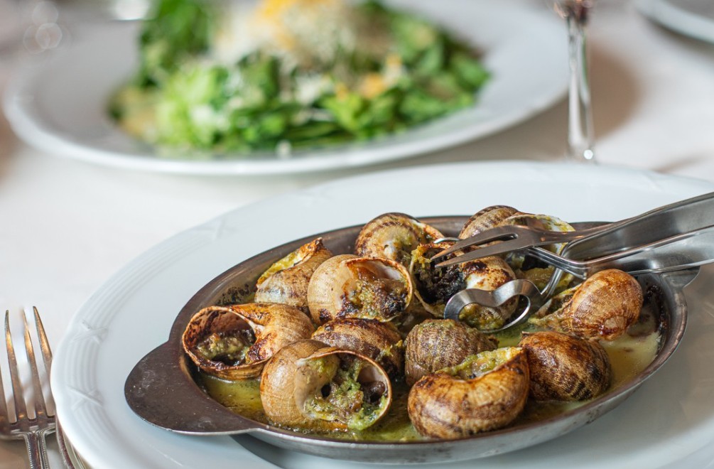 Εscargot de bourgogne (σαλιγγάρια βουργουνδίας)