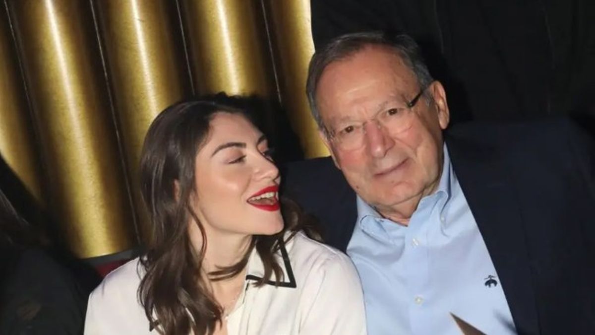 Ιωάννα Βασιλάκη: Αγκαλιά στα μπουζούκια με τον Ανδρέα Φουστάνο – Ποια είναι η σύντροφος του;