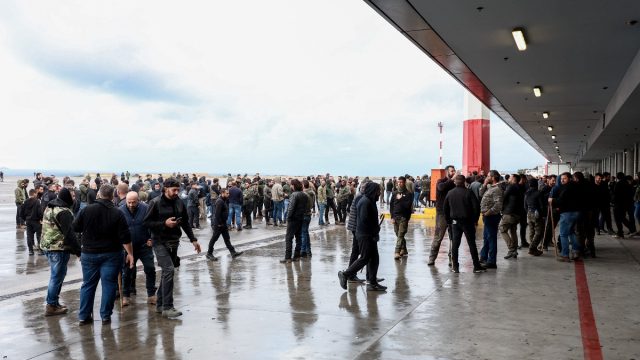 Ακυρώθηκαν ραντεβού ογκολογικών ασθενών στο ΠΑΓΝΗ λόγω του αγροτικού αποκλεισμού στο αεροδρόμιο Ηρακλείου