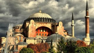 Σαν σήμερα, 27 Δεκεμβρίου 537: Τελούνται τα θυρανοίξια της Αγίας Σοφιάς – Ο Ιουστινιανός και το «Νενίκηκά σε Σολομών»