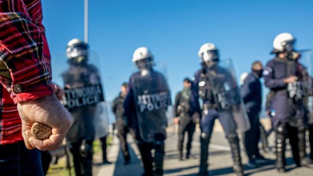 Κλιμακώνονται οι αγροτικές κινητοποιήσεις – «Απόβαση» στη Θεσσαλονίκη με στόχο το λιμάνι