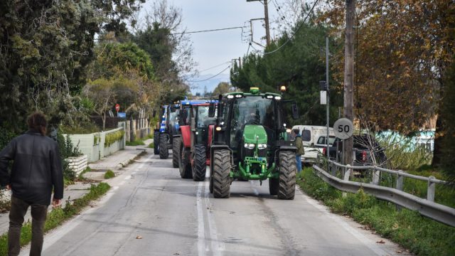 Κλιμάκωση από τους αγρότες: Κλείνουν επ’ αόριστον τον σταθμό στον Προμαχώνα για τα φορτηγά