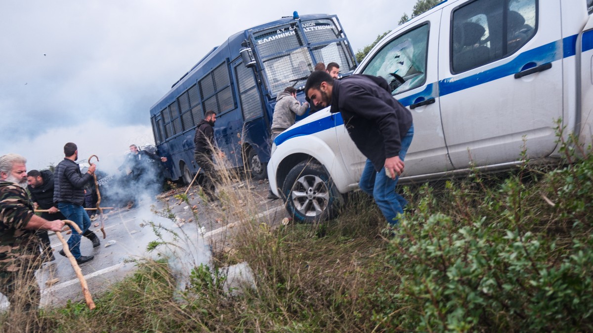 Χανιά: Βαρύ ποινικό παρελθόν για τους Κρητικούς αγρότες που συμμετείχαν σε επεισόδια – 25 άτομα ταυτοποιήθηκαν για κακουργήματα