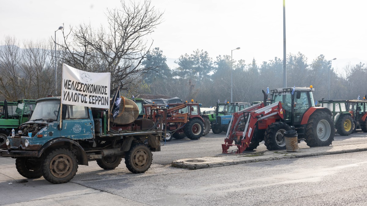 Οι αγρότες αποφάσισαν να συνεχίσουν τις κινητοποιήσεις τους – «Είναι αγώνας ζωής και για εμάς και για όλους τους Έλληνες»