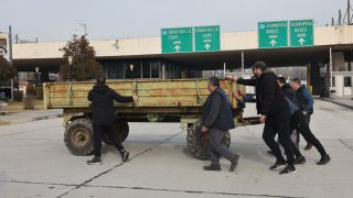 Κινητοποιήσεις αγροτών: Κλείνουν τις παρακαμπτήριες, ανοίγουν τα διόδια το ΣΚ – Τι ισχύει για τα Χριστούγεννα