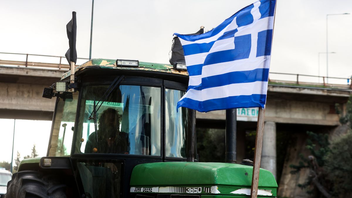 Αγροτικά μπλόκα σε όλη τη χώρα: Οι αποκλεισμοί ανά περιοχή – Πότε ανοίγουν τα διόδια