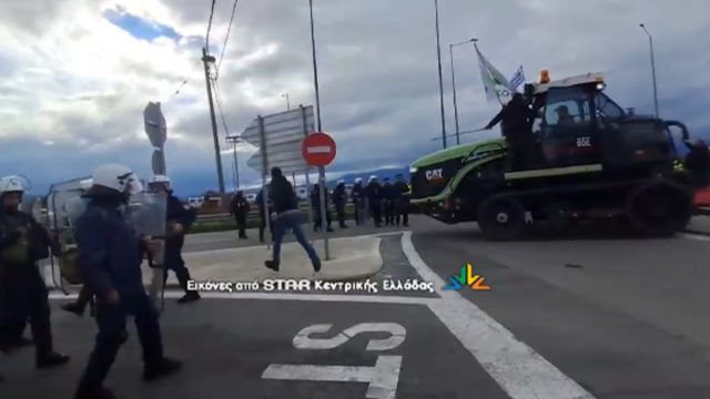 Νέα μπλόκα από τους αγρότες: «Ήρθαμε για να μείνουμε» – Έσπασαν με τα τρακτέρ τον αστυνομικό κλοιό στο ύψος του Κάστρου
