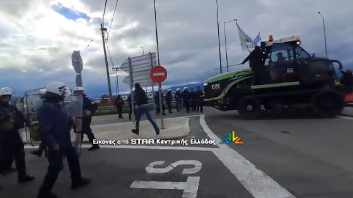 Νέα μπλόκα από τους αγρότες: «Ήρθαμε για να μείνουμε» – Έσπασαν με τα τρακτέρ τον αστυνομικό κλοιό στο ύψος του Κάστρου