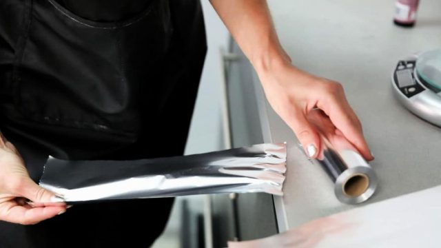 Αλουμινόχαρτο και καθαριότητα: 10 hacks που κάνουν το σπίτι να λάμπει