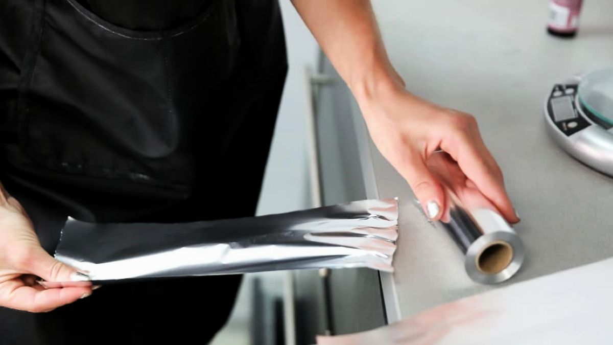Αλουμινόχαρτο και καθαριότητα: 10 hacks που κάνουν το σπίτι να λάμπει