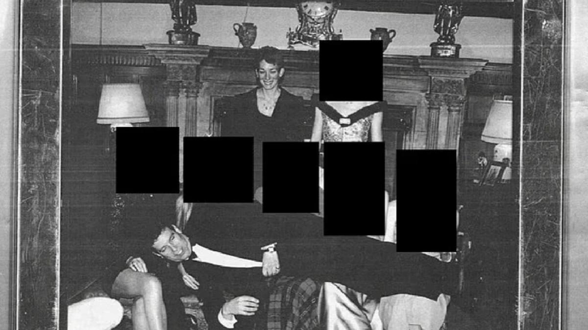 Φωτογραφία – σοκ: Ο έκπτωτος πρίγκιπας Άντριου ξαπλωμένος στα πόδια πέντε γυναικών – Και η συνεργός του Έπσταϊν μαζί του