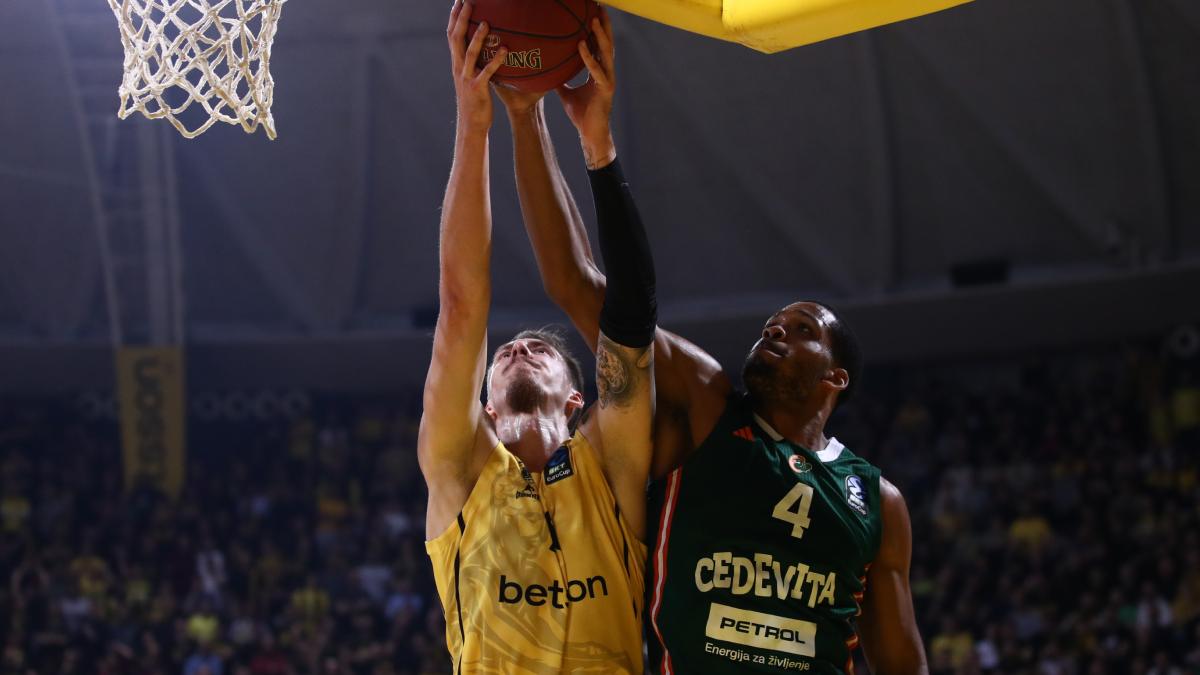 Αγνώριστος ο Άρης, ηττήθηκε με 60-89 από την Τσεντεβίτα στη Θεσσαλονίκη