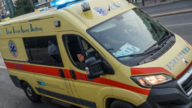 Τραγωδία στην Ευελπίδων: 84χρονος που δικαζόταν για ενδοοικογενειακή βία κατέρρευσε πριν ακούσει την απόφαση
