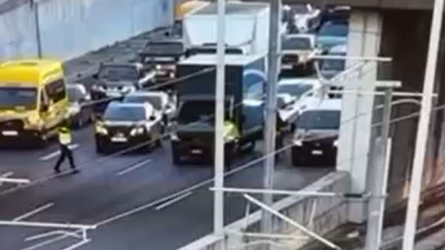Συναγερμός στην Αττική Οδό: Οδηγός μοτοσικλέτας παρέσυρε τροχονόμο