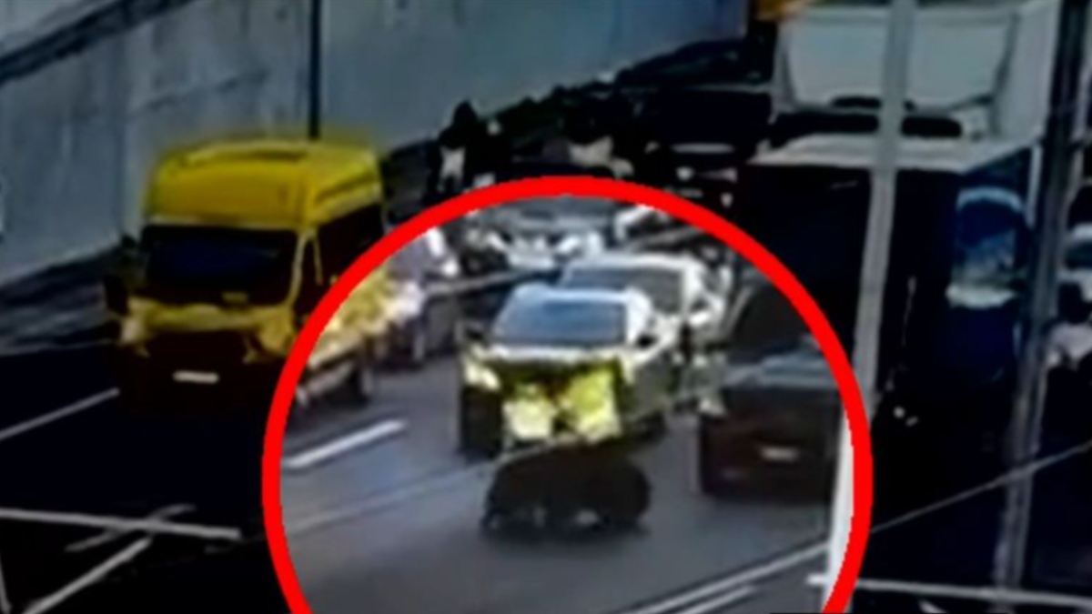 Ούτε δίπλωμα ούτε πινακίδες είχε ο μοτοσικλετιστής που παρέσυρε τροχονόμο στην Αττική Οδό