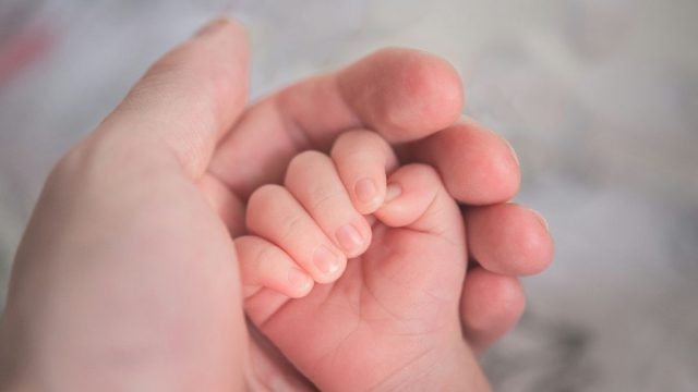 ΔΥΠΑ: Διευκρινίσεις για το επίδομα μητρότητας