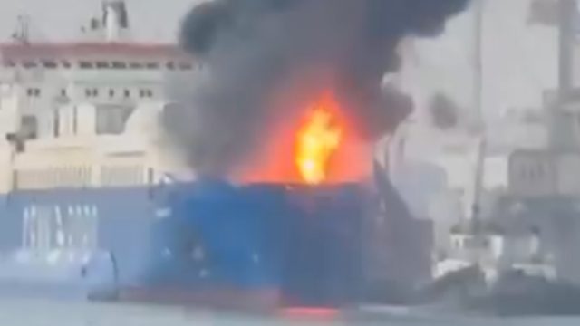 Η στιγμή που ρωσικό drone χτυπά τουρκικό πλοίο στο λιμάνι της Οδησσού